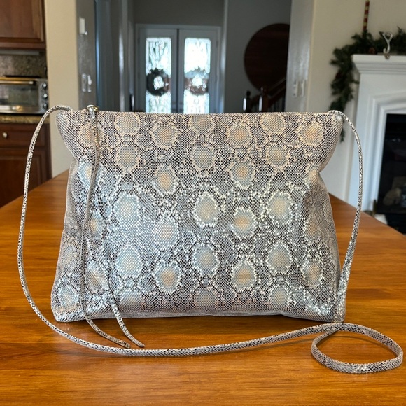 HOBO Handbags - HOBO Leather Snakeskin Embossed Crossbody Gold Hardware EUC Bohemian Gorgeous 🖤